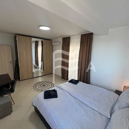 Dreamland House 698 아파트